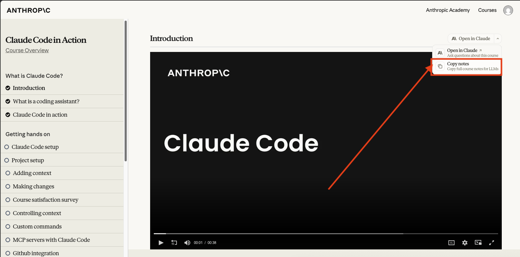 Anthropic Academy의 Claude Code in Action 과정 강의 화면으로, 좌측 목차에서 Introduction이 선택되어 있고 우측에는 검은 배경의 Claude Code 동영상 강의가 재생되며 상단 우측에 Copy notes 팝업 메뉴가 표시됨.