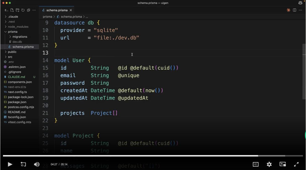 코드 편집기에서 Prisma 스키마 파일 열려있으며, SQLite 데이터베이스 설정과 User, Project 모델의 필드 정의가 표시됨.
